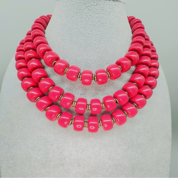 VTG PREMIER DESIGNS 
3-STRAND FUCHSIA
NECKLACE with GOLD ACCENTS - Picture 3 of 10